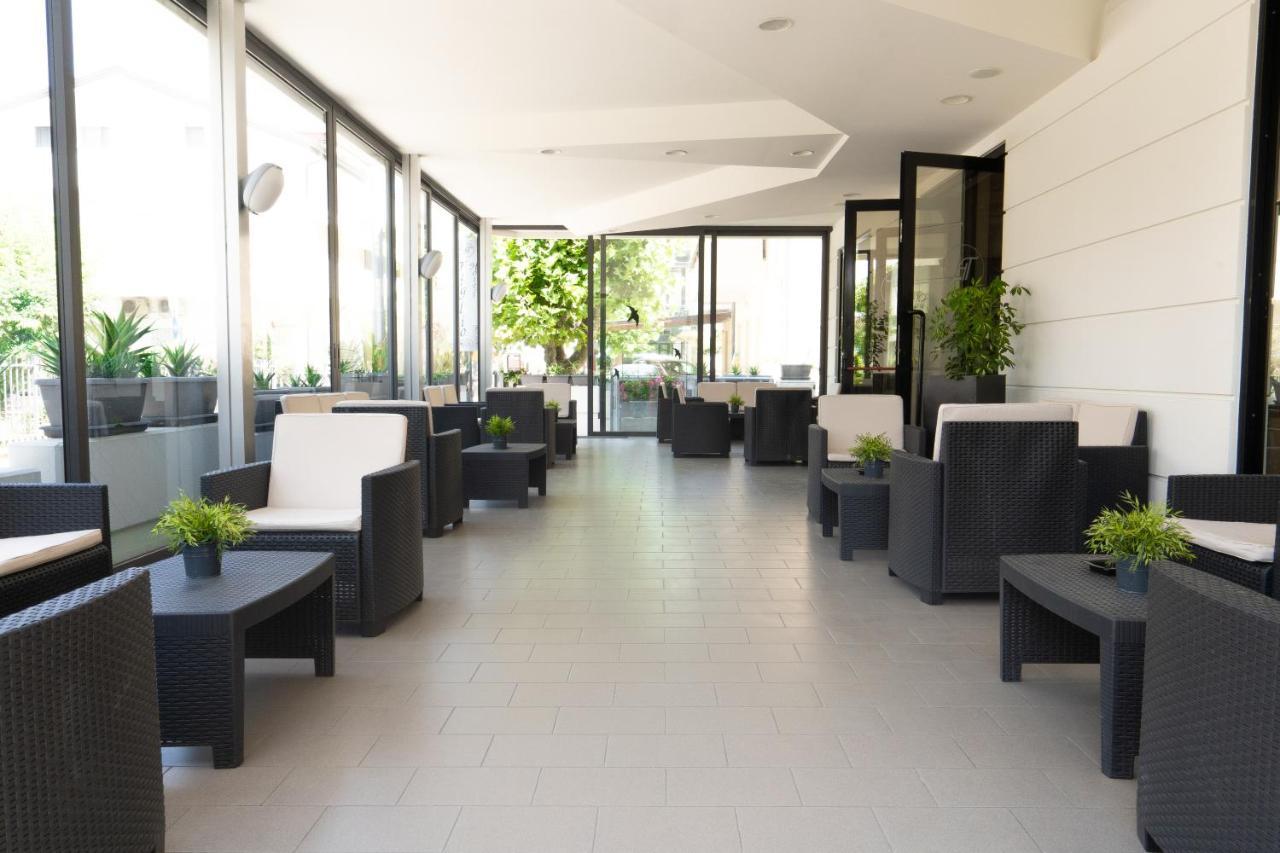 Hotel Tiglio Ρίμινι Εξωτερικό φωτογραφία