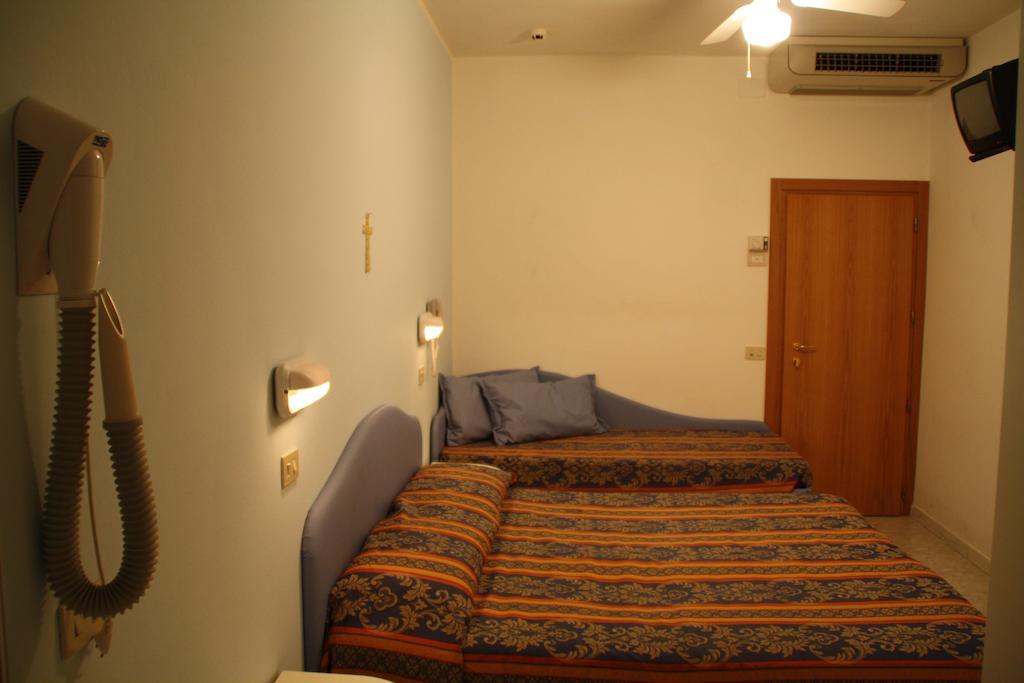 Hotel Tiglio Ρίμινι Δωμάτιο φωτογραφία