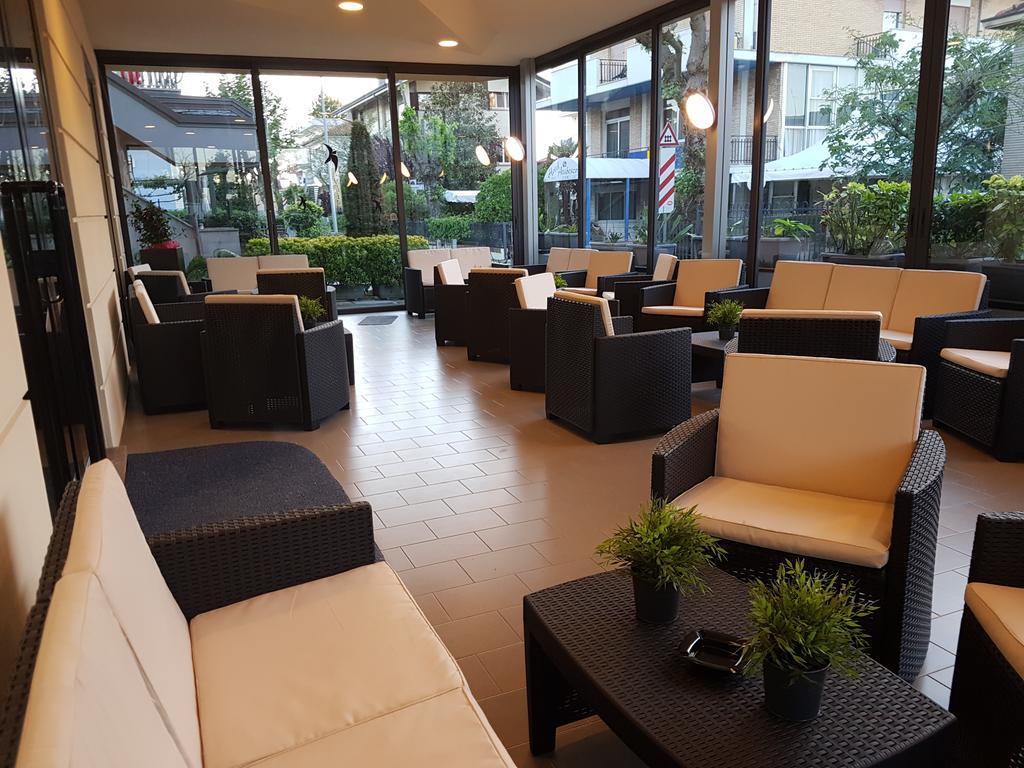 Hotel Tiglio Ρίμινι Εξωτερικό φωτογραφία