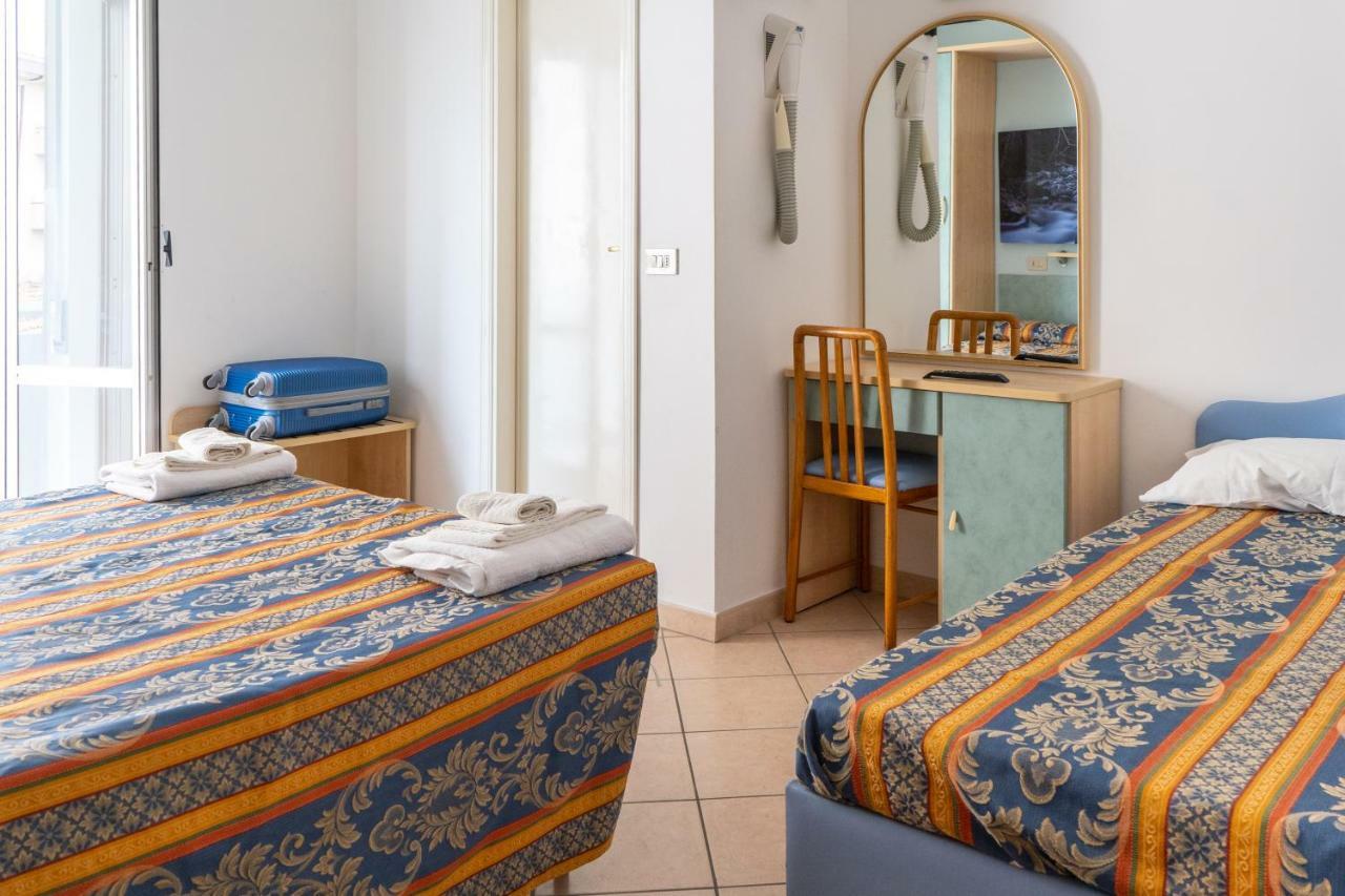 Hotel Tiglio Ρίμινι Εξωτερικό φωτογραφία