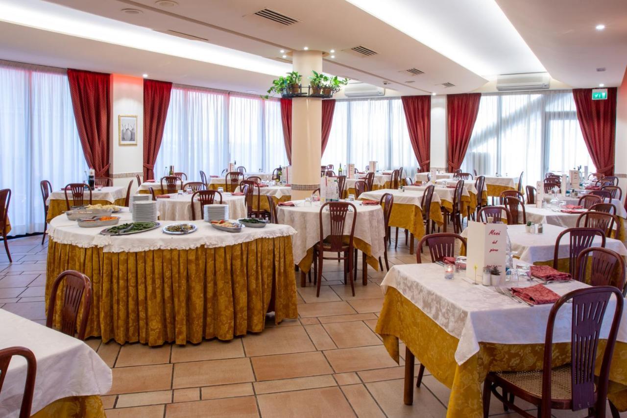 Hotel Tiglio Ρίμινι Εξωτερικό φωτογραφία