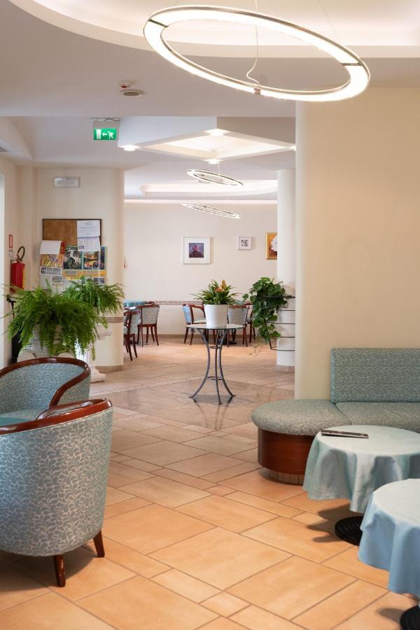 Hotel Tiglio Ρίμινι Εξωτερικό φωτογραφία